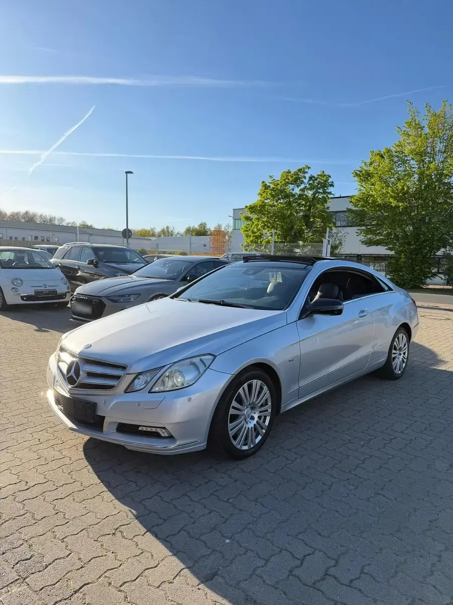 Gebraucht Mercedes E350 231 PS (169 kW) 2009 Silber Coupé