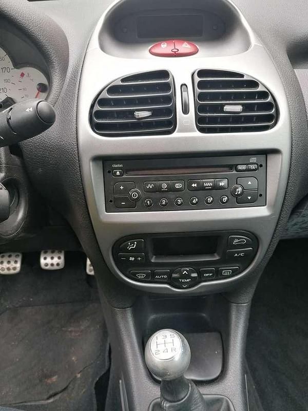 Gebraucht Peugeot 206 CC Quiksilver 109 PS (80 kW) 2006 Silber Cabrio