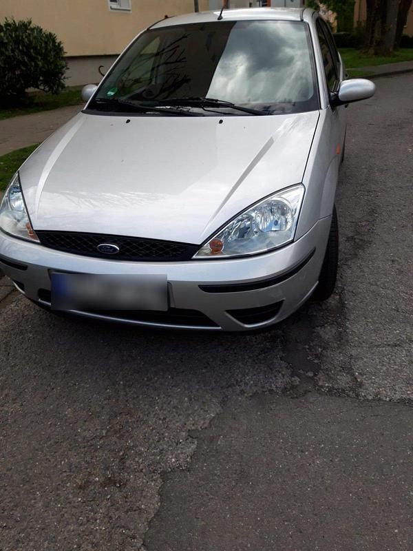 Usata Ford Focus 101 CV (74 kW) 2004 Argento Berlina