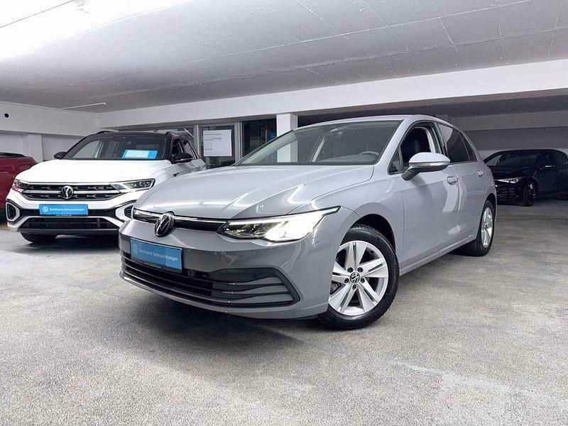 Gebraucht VW Golf VIII Life 150 PS (110 kW) 2024 Mondsteingrau Limousine