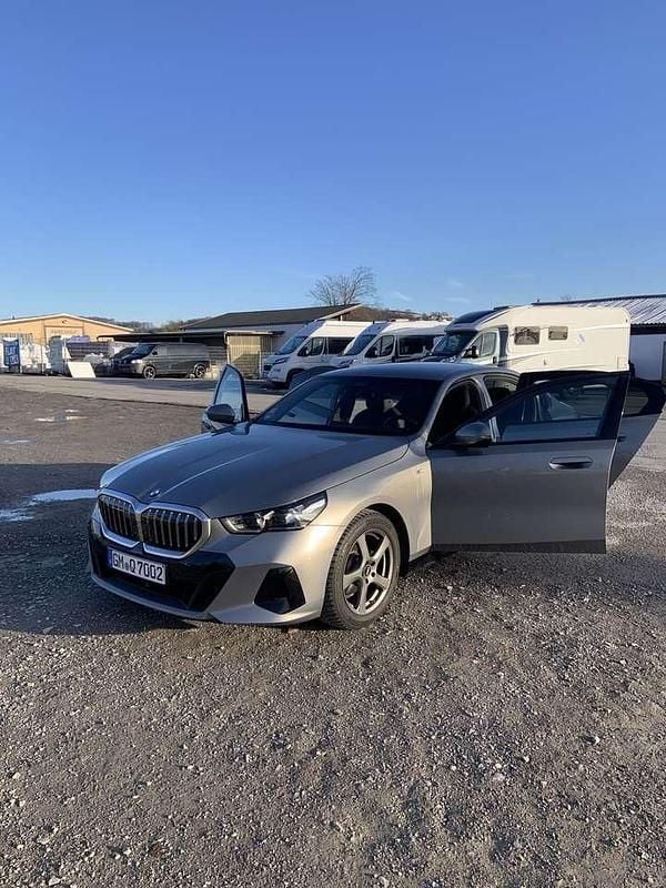 Second-hand BMW 520 M Sport 197 CP (144 kW) 2024 Gri Berlinǎ