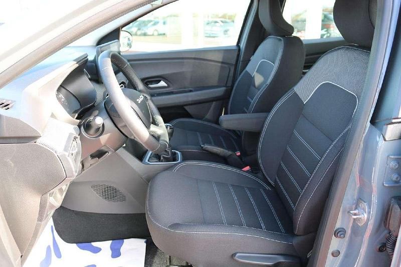 Gebraucht Dacia Sandero Expression 91 PS (66 kW) 2025 Schiefergrau Limousine