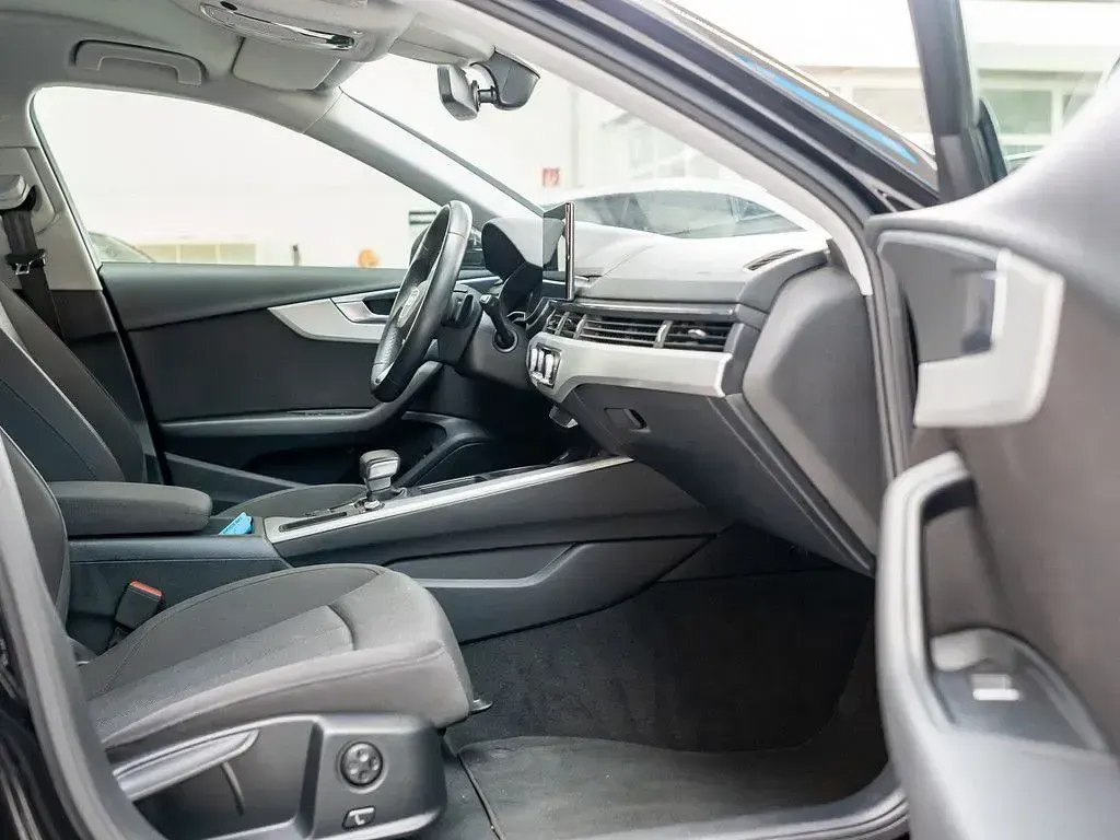 Gebraucht Audi A4 S-Line 163 PS (119 kW) 2021 Mythosschwarz metallic Kombi
