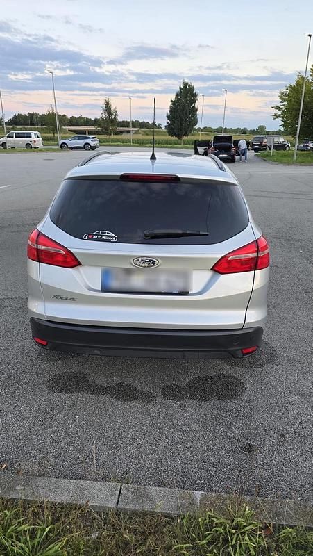 Gebraucht Ford Focus 120 PS (88 kW) 2015 Silber Kombi