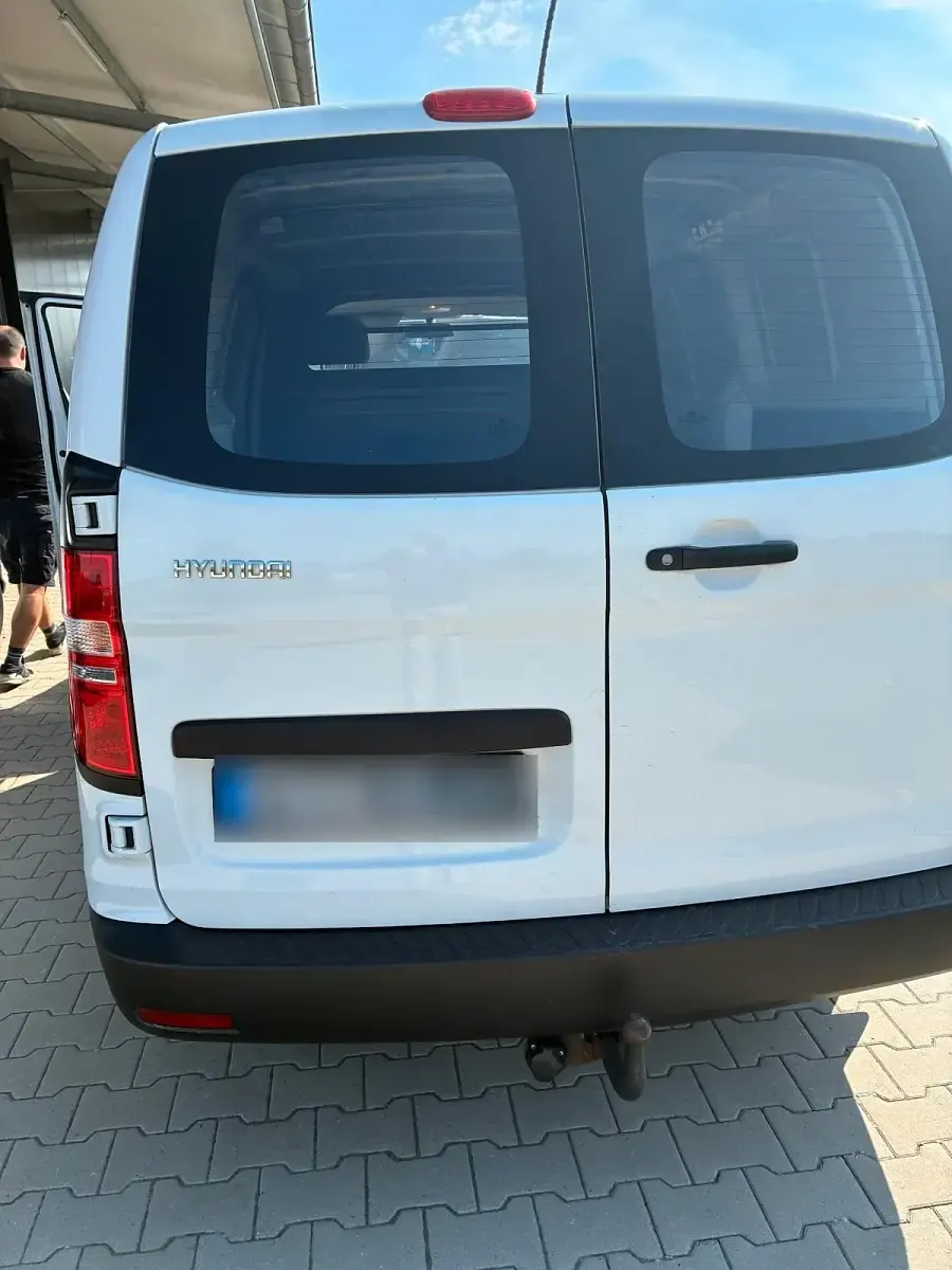 Gebraucht Hyundai H-1 170 PS (125 kW) 2017 Weiß Van / Kleinbus