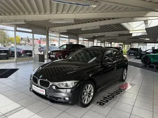 Gebraucht BMW 320 Sport Line 184 PS (135 kW) 2018 Schwarz Limousine