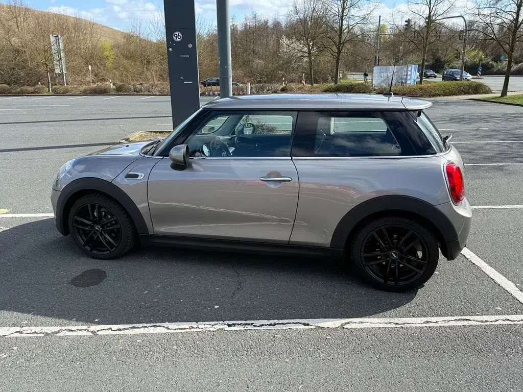 Usado Mini Cooper 102 HP (75 kW) 2017 Cinzento Citadino
