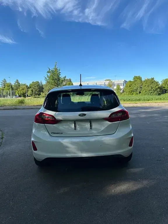 Gebraucht Ford Fiesta Cool & Connect 71 PS (52 kW) 2019 Weiß Kleinwagen