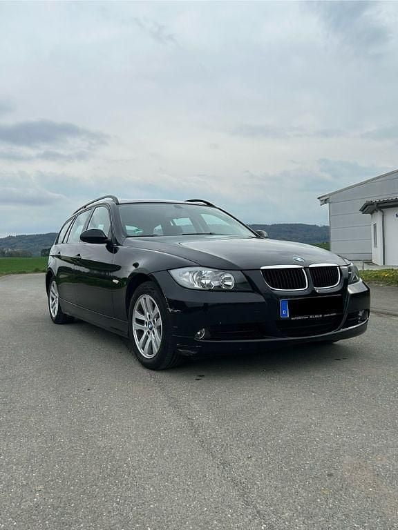 Gebraucht BMW 320 163 PS (119 kW) 2007 Schwarz Kombi