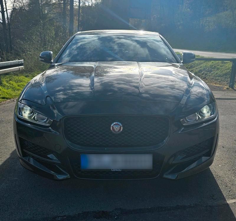 Gebraucht Jaguar XE R 179 PS (131 kW) 2017 Schwarz Limousine