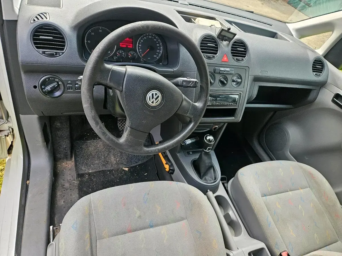 Gebraucht VW Caddy 69 PS (50 kW) 2010 Weiß Van / Kleinbus