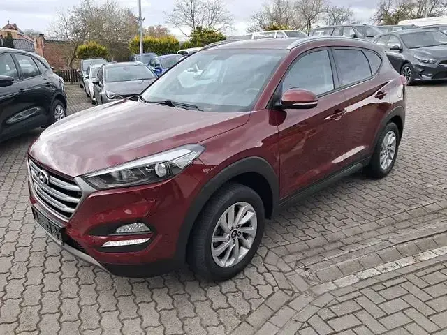Gebraucht Hyundai Tucson Trend 132 PS (97 kW) 2016 Rot SUV