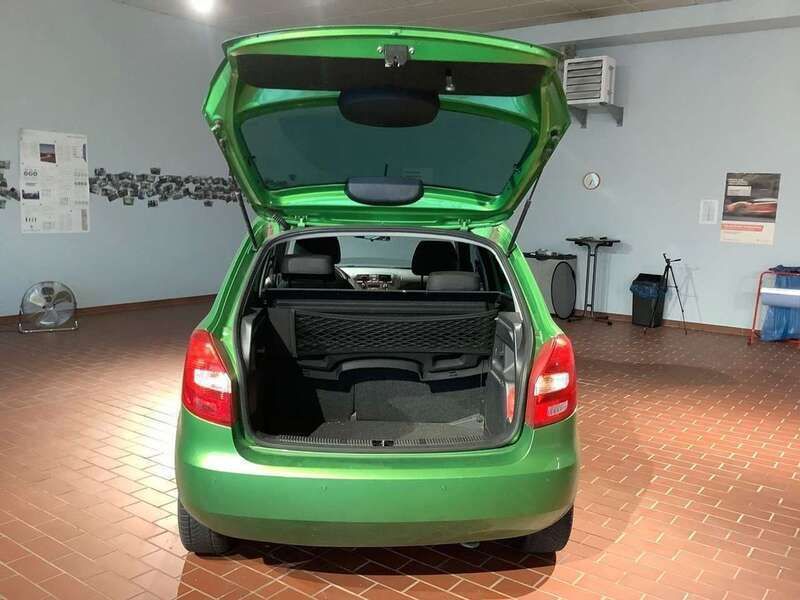 Rallyegrün Gebraucht 2012 Skoda Fabia Family Kleinwagen | 6.500 € (Etwas zu teuer) - Bild 1/4