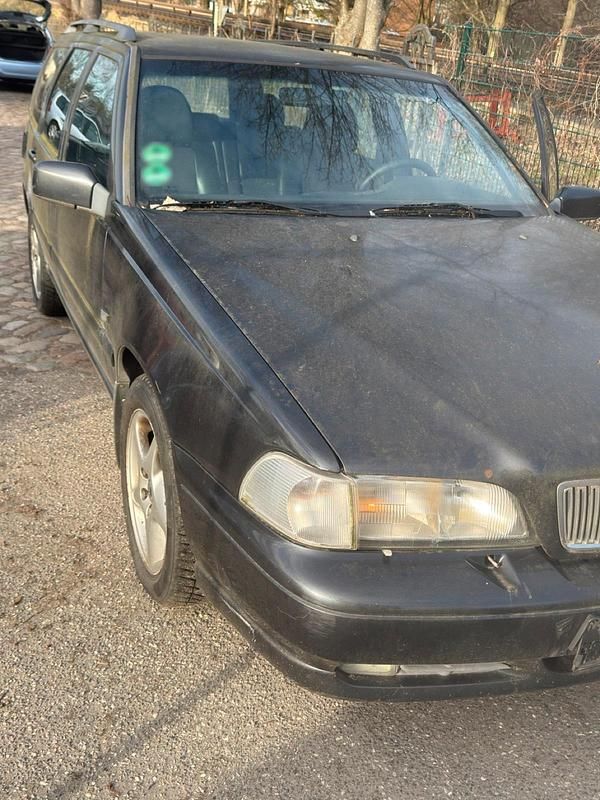Gebraucht Volvo V70 140 PS (102 kW) 1999 Schwarz Kombi