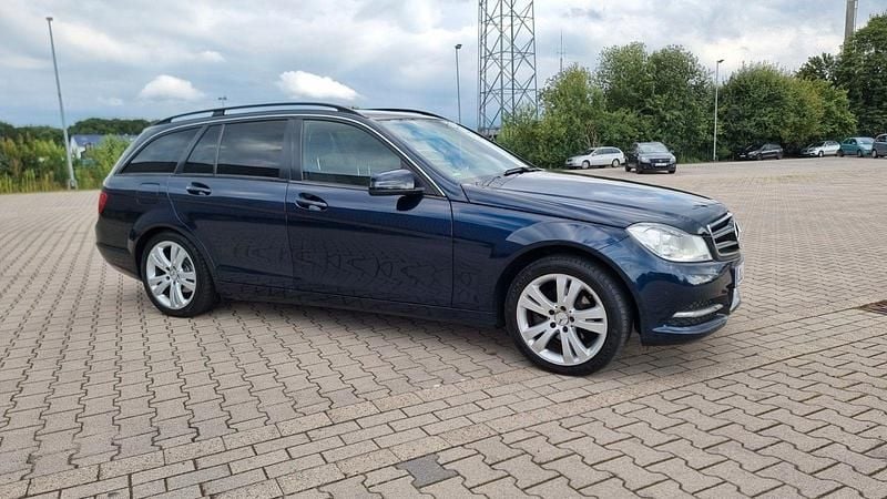 Blau Gebraucht 2012 Mercedes C200 Limousine | 5.100 € (Guter Preis) - Bild 1/4