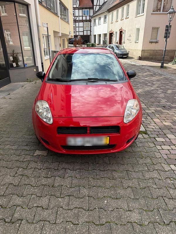 Rot Gebraucht 2009 Fiat Grande Punto Kleinwagen | 1.600 € (Guter Preis) - Bild 1/4