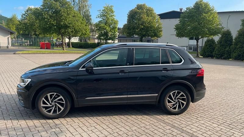 Gebraucht VW Tiguan Sound 125 PS (91 kW) 2017 Schwarz SUV