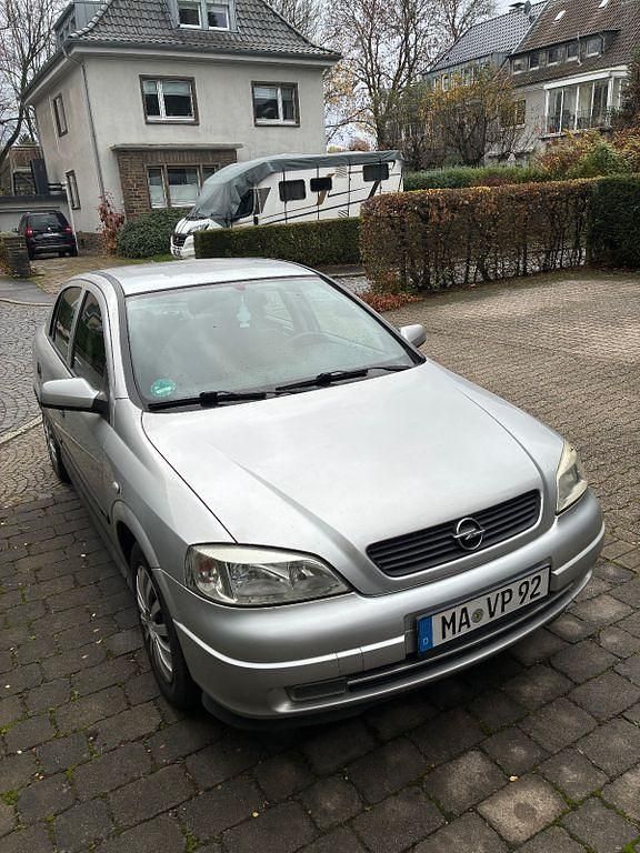 Silber Gebraucht 2001 Opel Astra Selection Limousine | 1.500 € (Guter Preis) - Bild 1/4