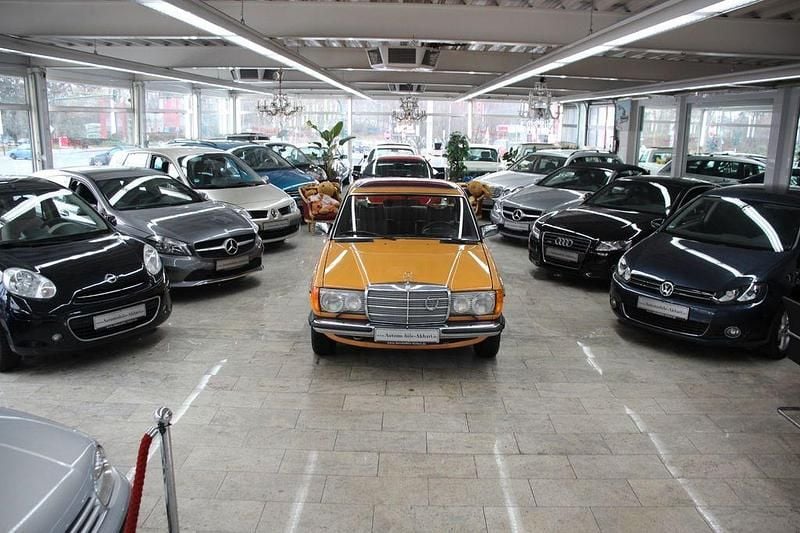 Gebraucht Mercedes 240 72 PS (52 kW) 1978 Orange Limousine