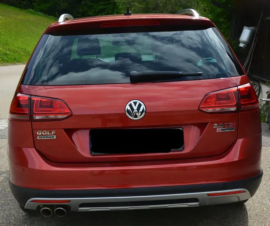 Używany VW Golf Alltrack 184 KM (135 kW) 2016 Czerwony Kombi