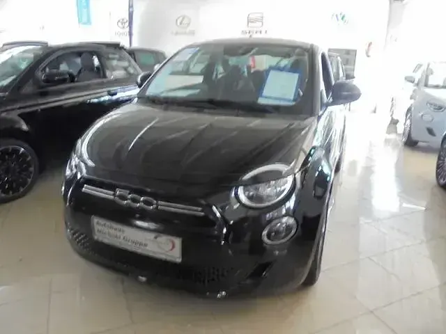Gebraucht Fiat 500e Icon 86 kW (118 PS) 2022 Schwarz Limousine