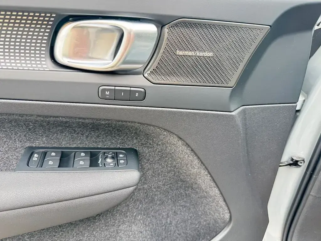 Neu Volvo EX40 Plus 300 kW (408 PS) 2026 Grau SUV