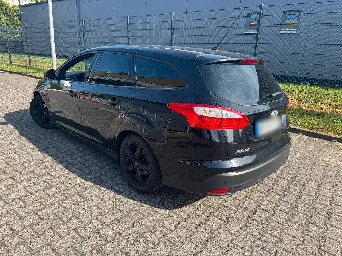 Gebraucht Ford Focus 115 PS (84 kW) 2011 Schwarz Kombi