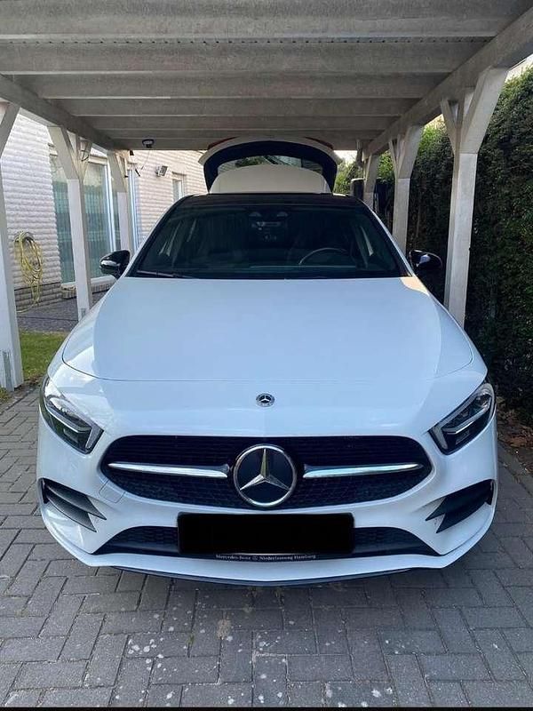 Weiß Gebraucht 2020 Mercedes A250 AMG line Limousine | 27.999 € (Etwas zu teuer) - Bild 1/4