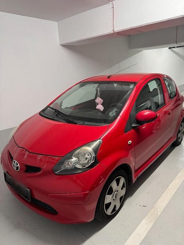 Gebraucht Toyota Aygo 68 PS (50 kW) 2008 Rot Kleinwagen