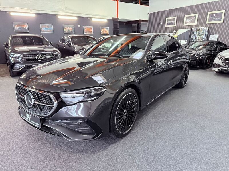 Grau Gebraucht 2024 Mercedes E300 Premium Limousine | 68.890 € (Teuer) - Bild 1/4