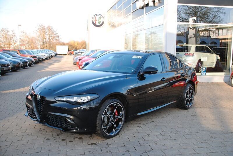 Nero vesuvio metallic Gebraucht 2022 Alfa Romeo Giulia Premium Limousine | 43.990 € (Etwas zu teuer) - Bild 1/4