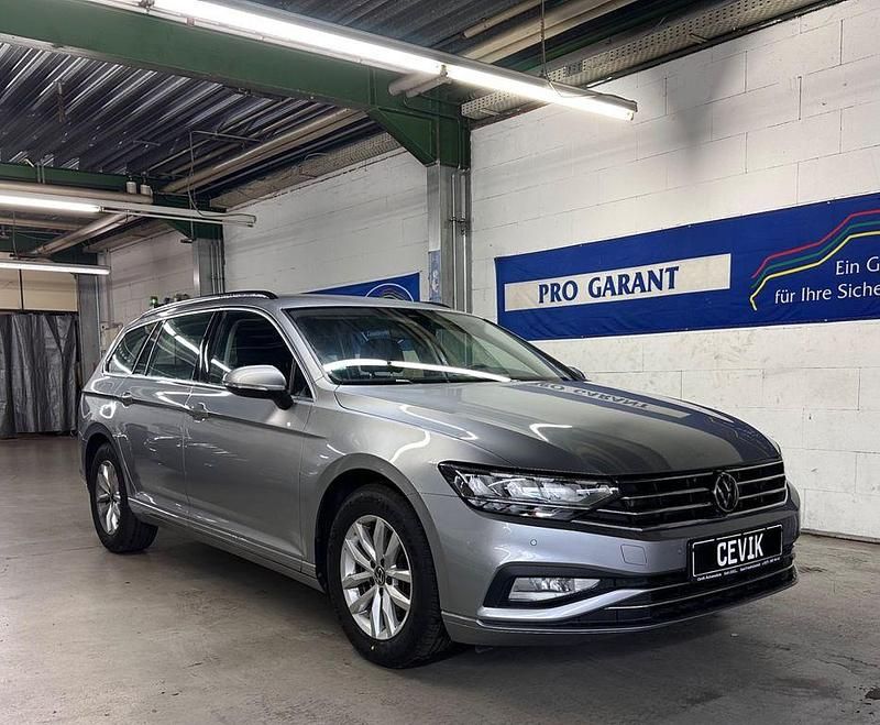 Silber Gebraucht 2022 VW Passat IQ Drive Limousine | 21.750 € (Superpreis) - Bild 1/4