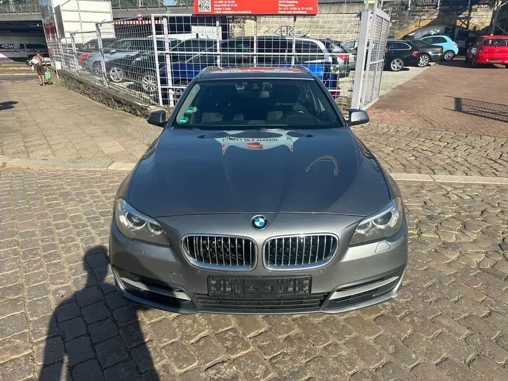 Gebraucht BMW 530 258 PS (189 kW) 2014 Grau Kombi