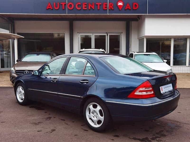 Second-hand Mercedes C180 143 CP (105 kW) 2002 Negru Berlinǎ