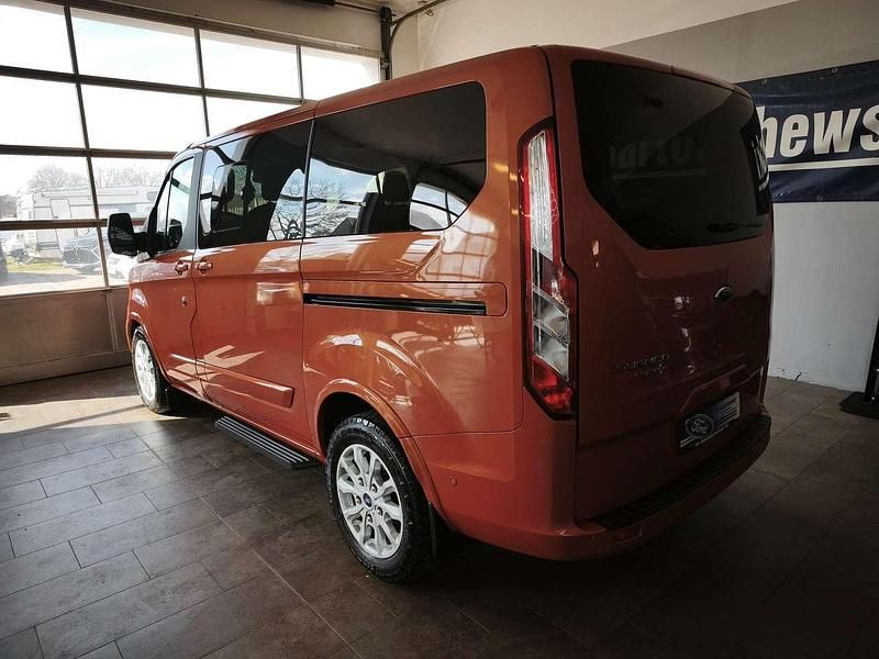 Gebraucht Ford Tourneo Titanium X 150 PS (110 kW) 2023 Hokkaidoorange metallic Van / Kleinbus