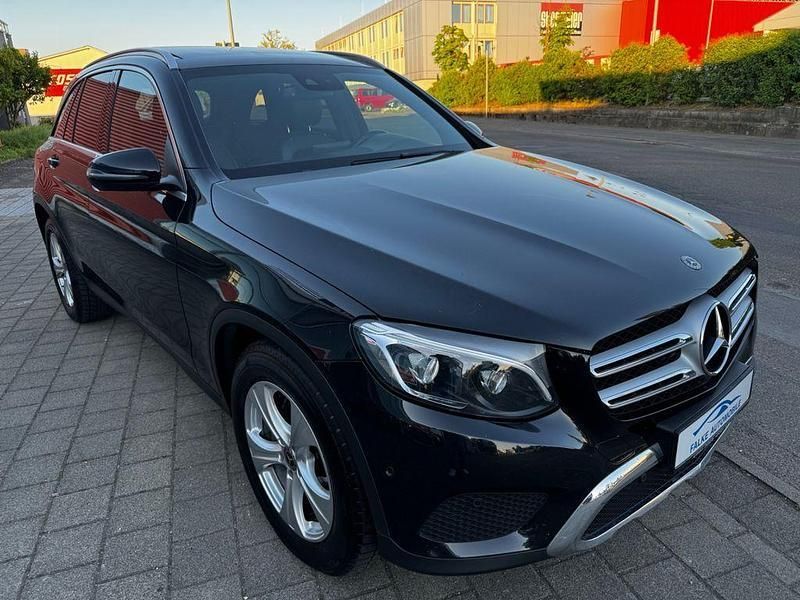 Schwarz Gebraucht 2018 Mercedes GLC220 SUV | 20.900 € (Fairer Preis) - Bild 1/4