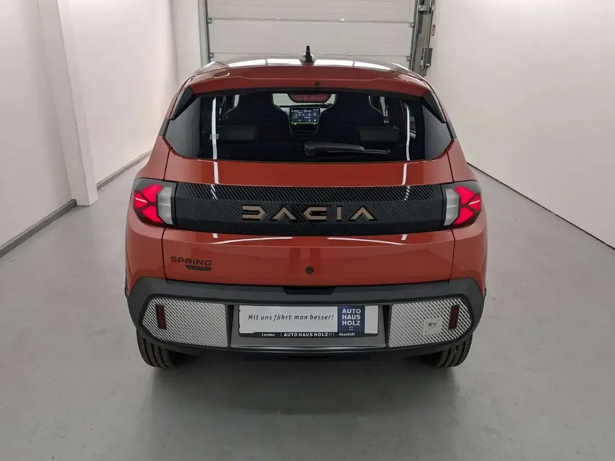 Neu Dacia Spring Extreme 75 kW (102 PS) 2026 Brick red Kleinwagen
