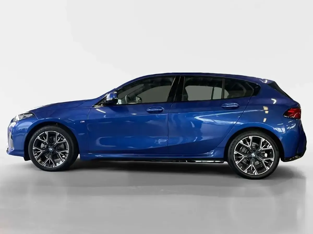 Gebraucht BMW 120 M Sport 156 PS (114 kW) 2024 Portimao blau metallic Kleinwagen