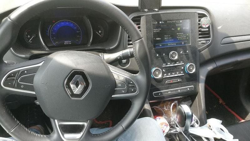 Gebraucht Renault Mégane IV LIMITED 140 PS (102 kW) 2019 Rot Limousine