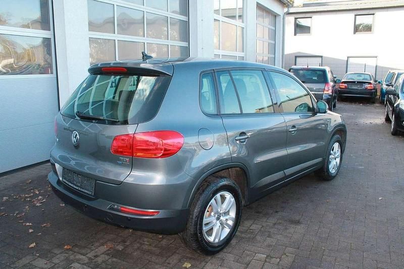 Gebraucht VW Tiguan Trendline 110 PS (80 kW) 2014 Grau SUV