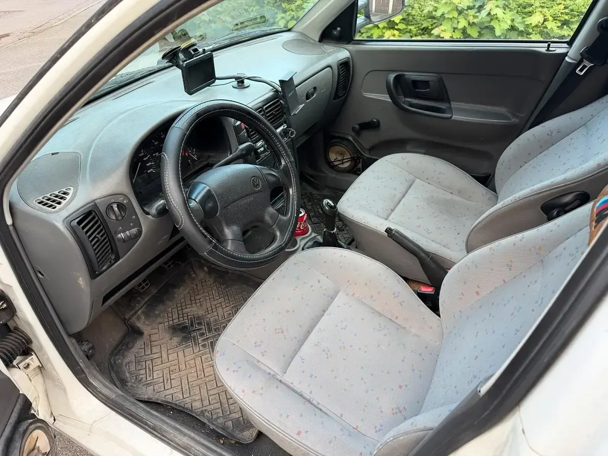 Gebraucht VW Caddy 65 PS (47 kW) 2002 Weiß Van / Kleinbus