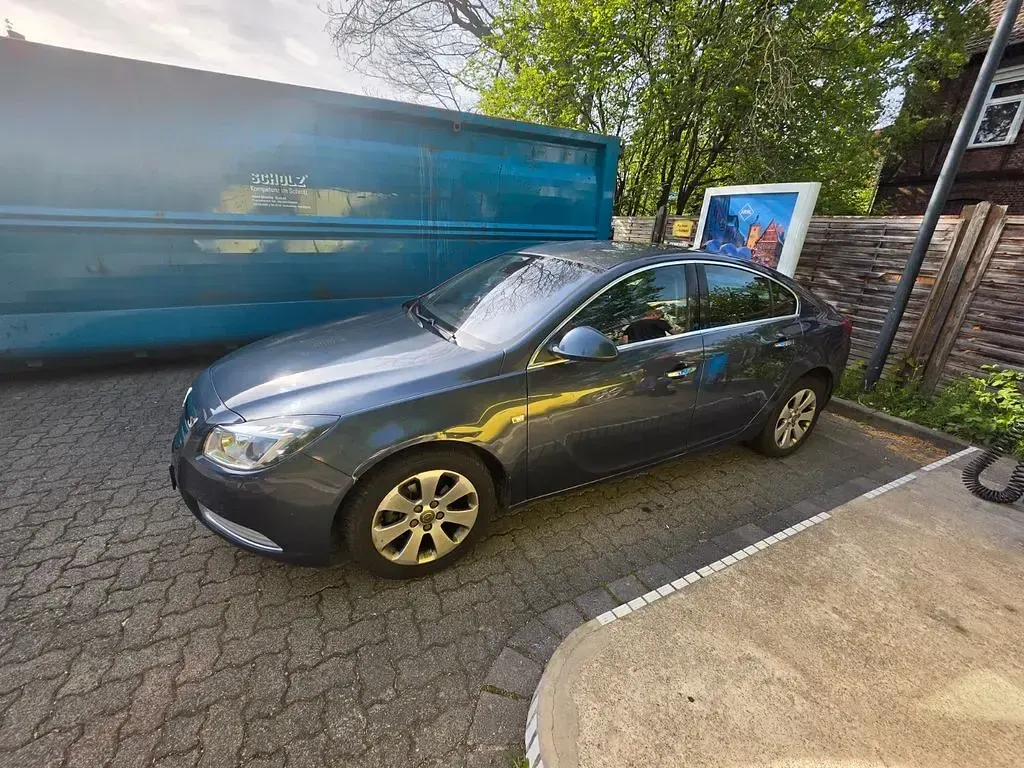 Gebraucht Opel Insignia Design Edition 131 PS (96 kW) 2011 Blau Limousine