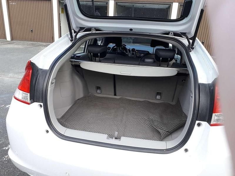 Gebraucht Honda Insight Elegance 88 PS (64 kW) 2011 Weiß Limousine