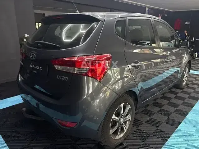 Gebraucht Hyundai ix20 Space 125 PS (91 kW) 2019 Grau Kleinwagen