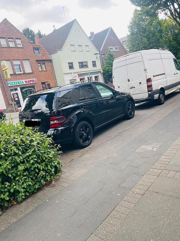 Schwarz Gebraucht 2006 Mercedes ML280 SUV | 8.100 € (Fairer Preis) - Bild 1/4