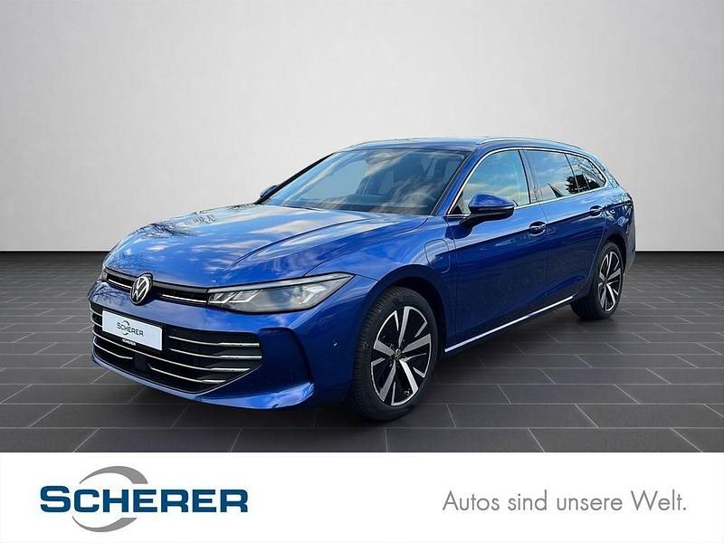 Reef blue metallic (metallic) Gebraucht 2025 VW Passat Business Kombi | 39.390 € (Fairer Preis) - Bild 1/4