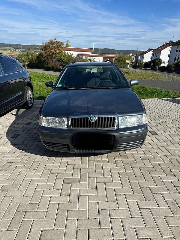 Grau Gebraucht 2004 Skoda Octavia Kombi | 1.800 € (Guter Preis) - Bild 1/4