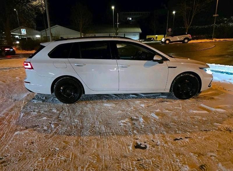 Gebraucht VW Golf VIII Style 150 PS (110 kW) 2021 Weiß Kombi