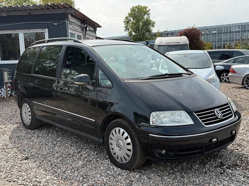 Second-hand VW Sharan 140 CP (102 kW) 2008 Negru Monovolum