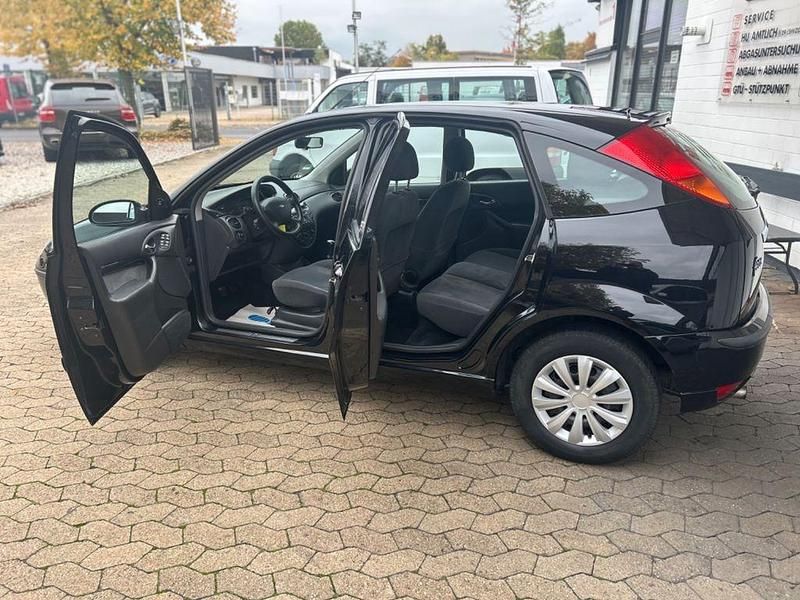 Gebraucht Ford Focus Ghia 116 PS (85 kW) 2002 Schwarz Limousine